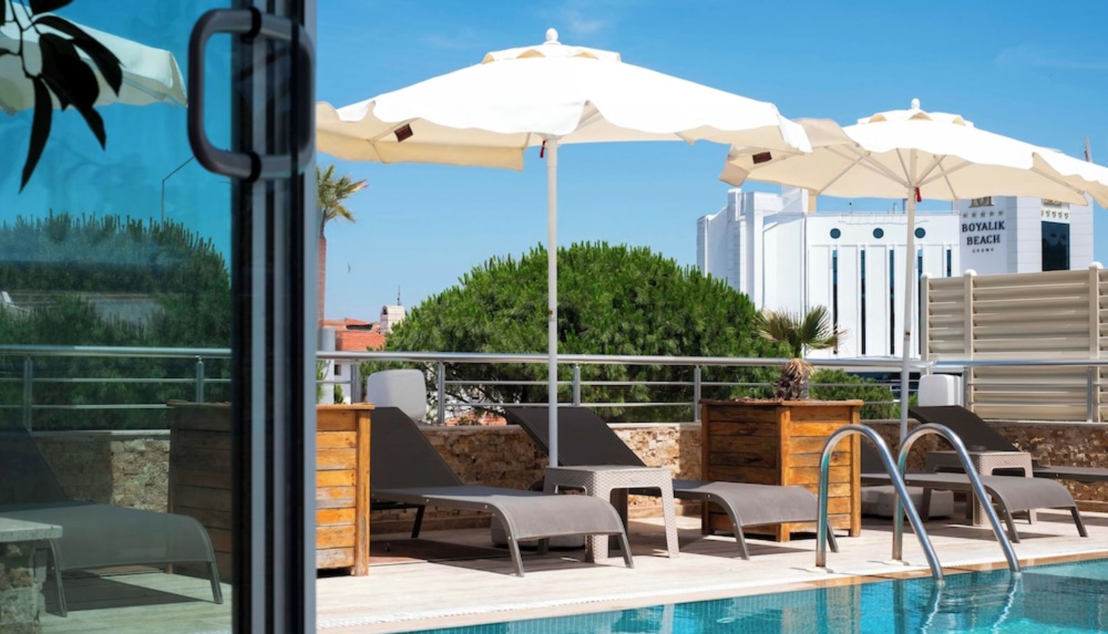 Pool - Twins Hotel