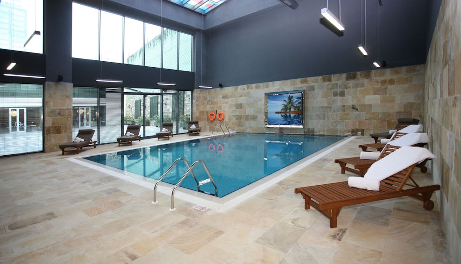 Pool - Crowne Plaza ISTANBUL - ORYAPARK by IHG