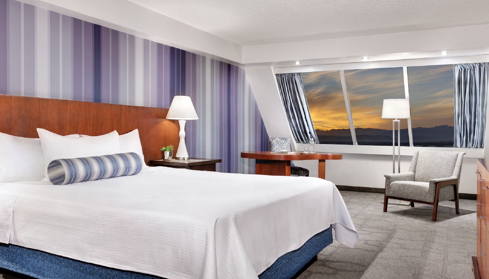 Zimmer - Luxor Hotel and Casino