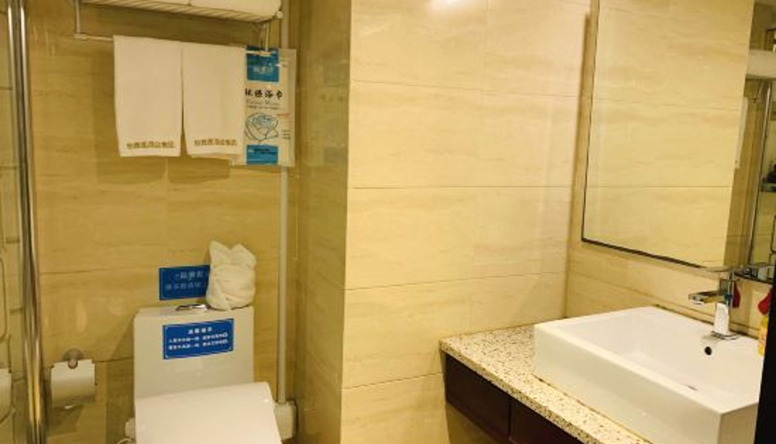 Room - Chengdu x Langzhong Hotel (Chengdu Railway Station East Station Yinghui Road Subway Station Store)
