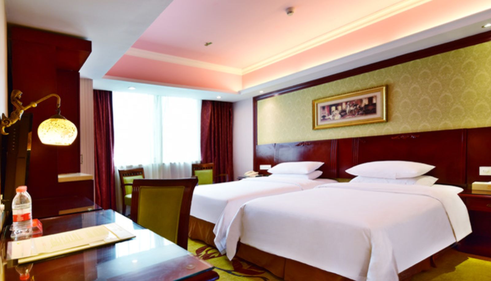 Room - vienna hotel(Shenzhen Dongmen Guomao Subway Station) Shenzhen Railway Station(Domestic only)