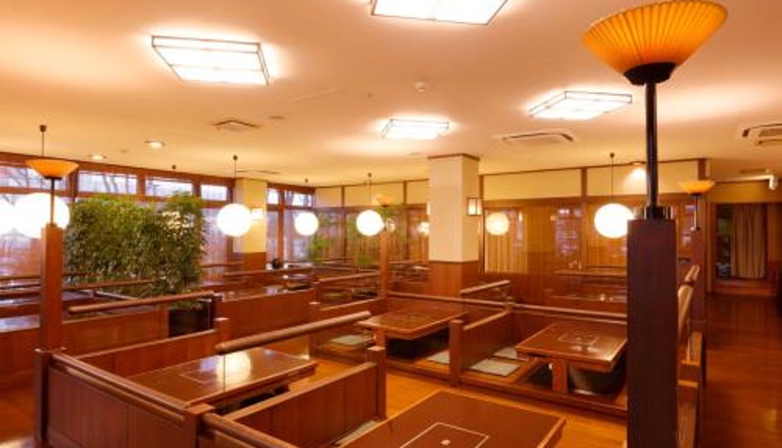 Salle de petit-déjeuner dans le restaurant - Plaza Inn Mizusawa