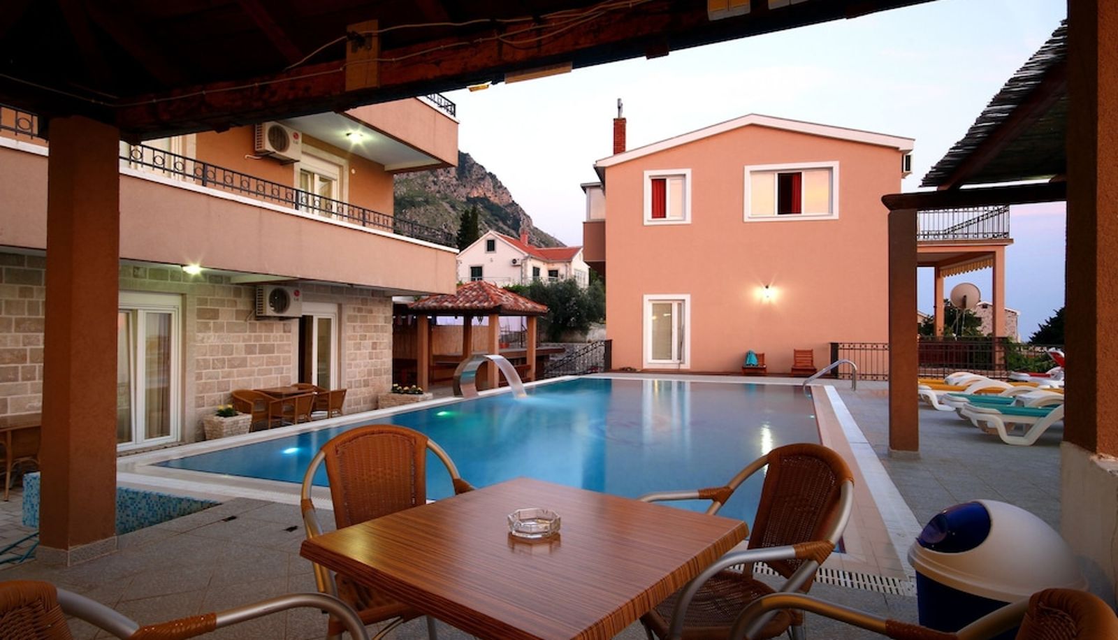 Basen - Apartments Djurasevic