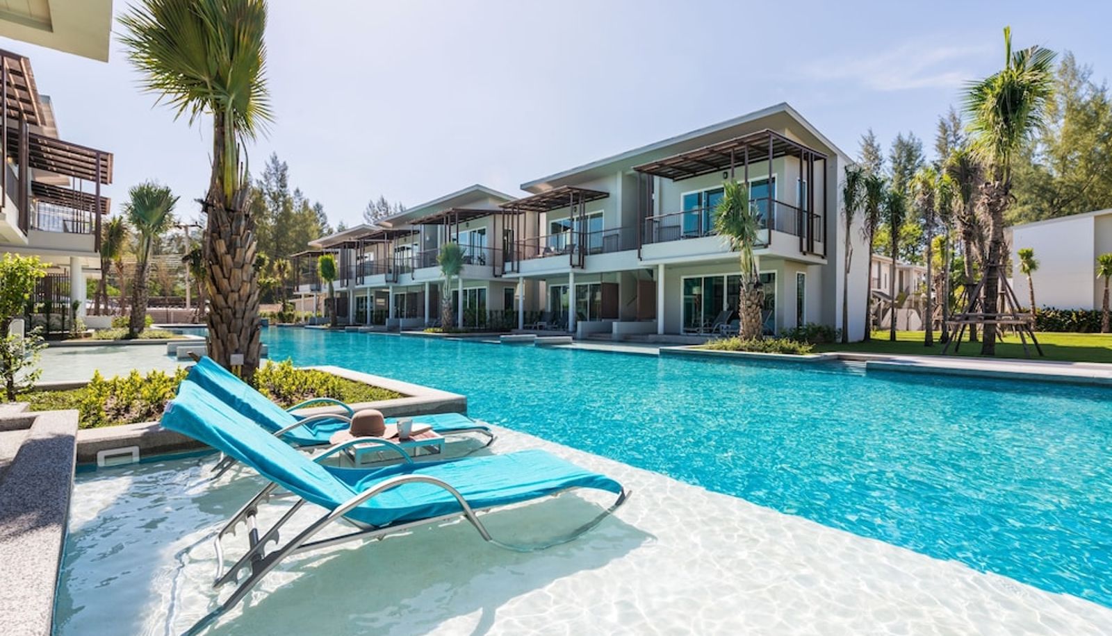 Basen - The Waters Khao Lak by Katathani