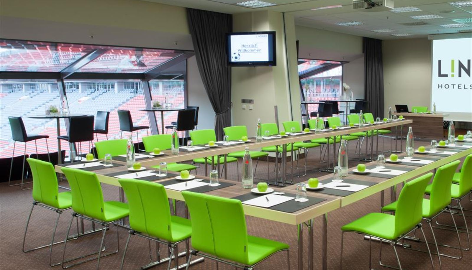 Sala konferencyjna - The Curve Hotel  Bayarena
