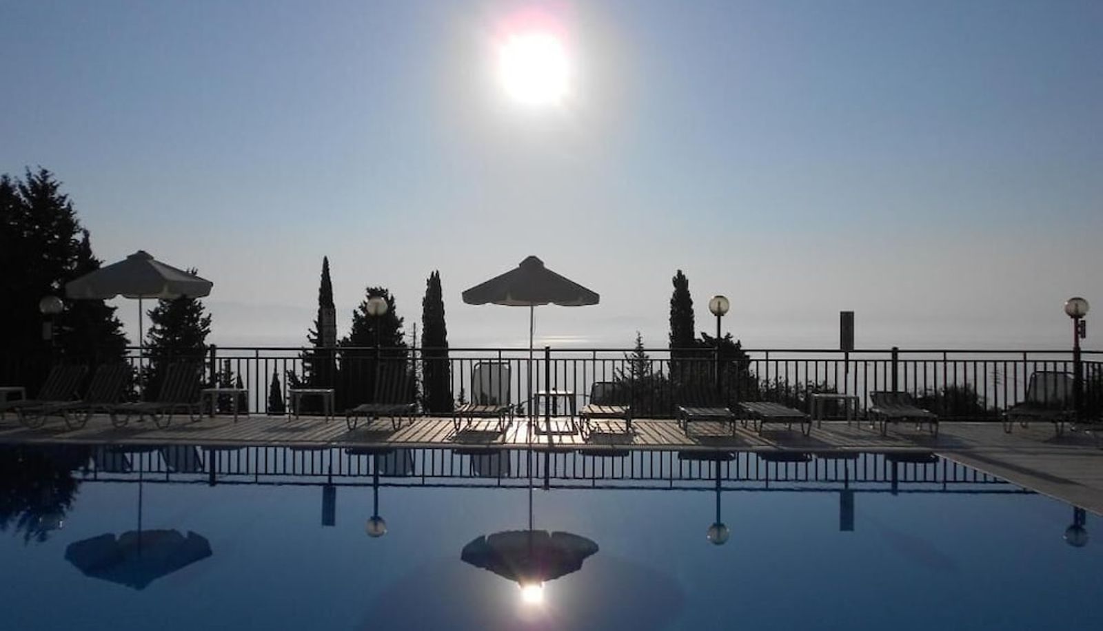Piscina - Rising Sun Apartments and Studios