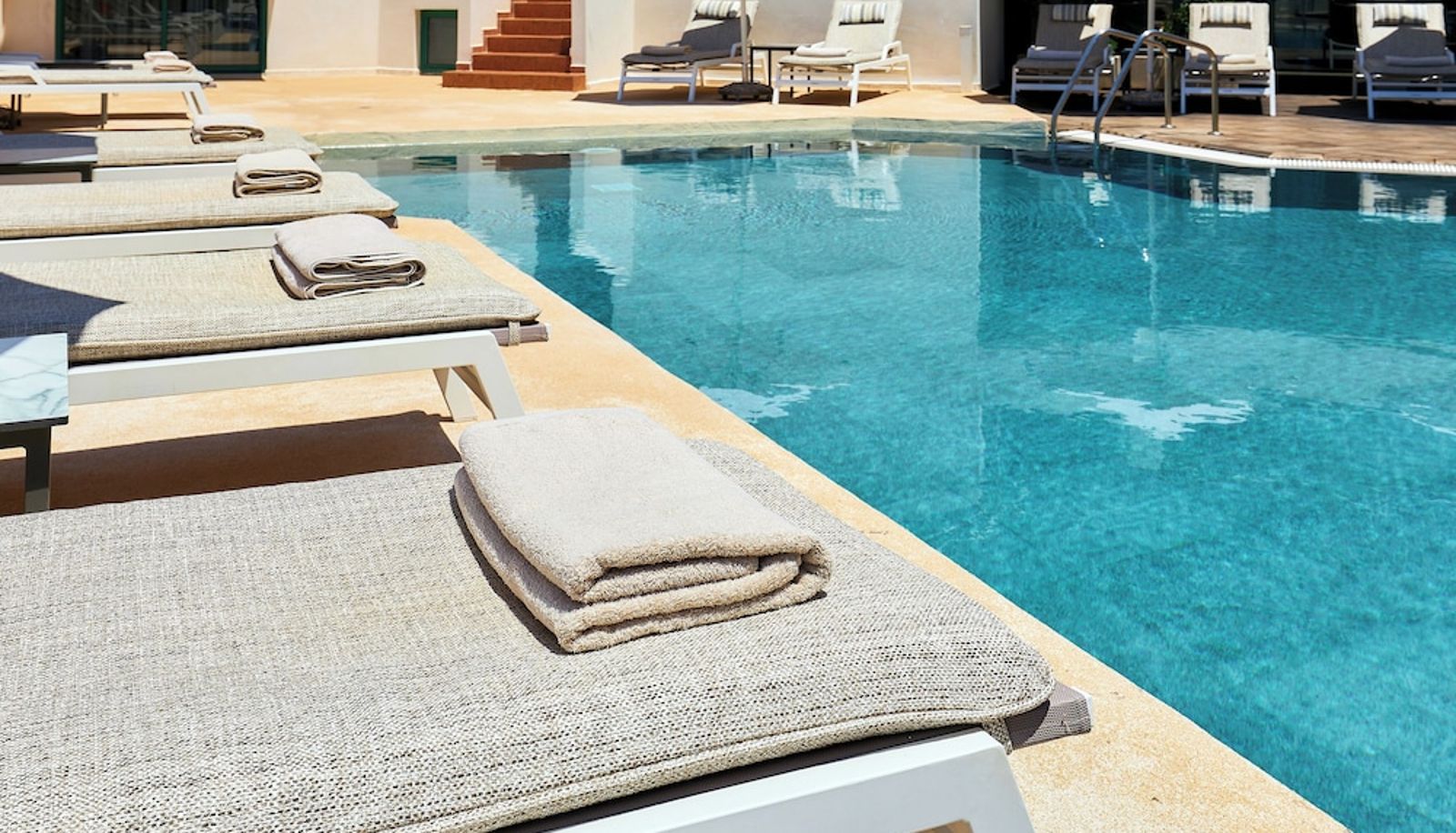 Pool - Bella Vista Hotel by Checkin