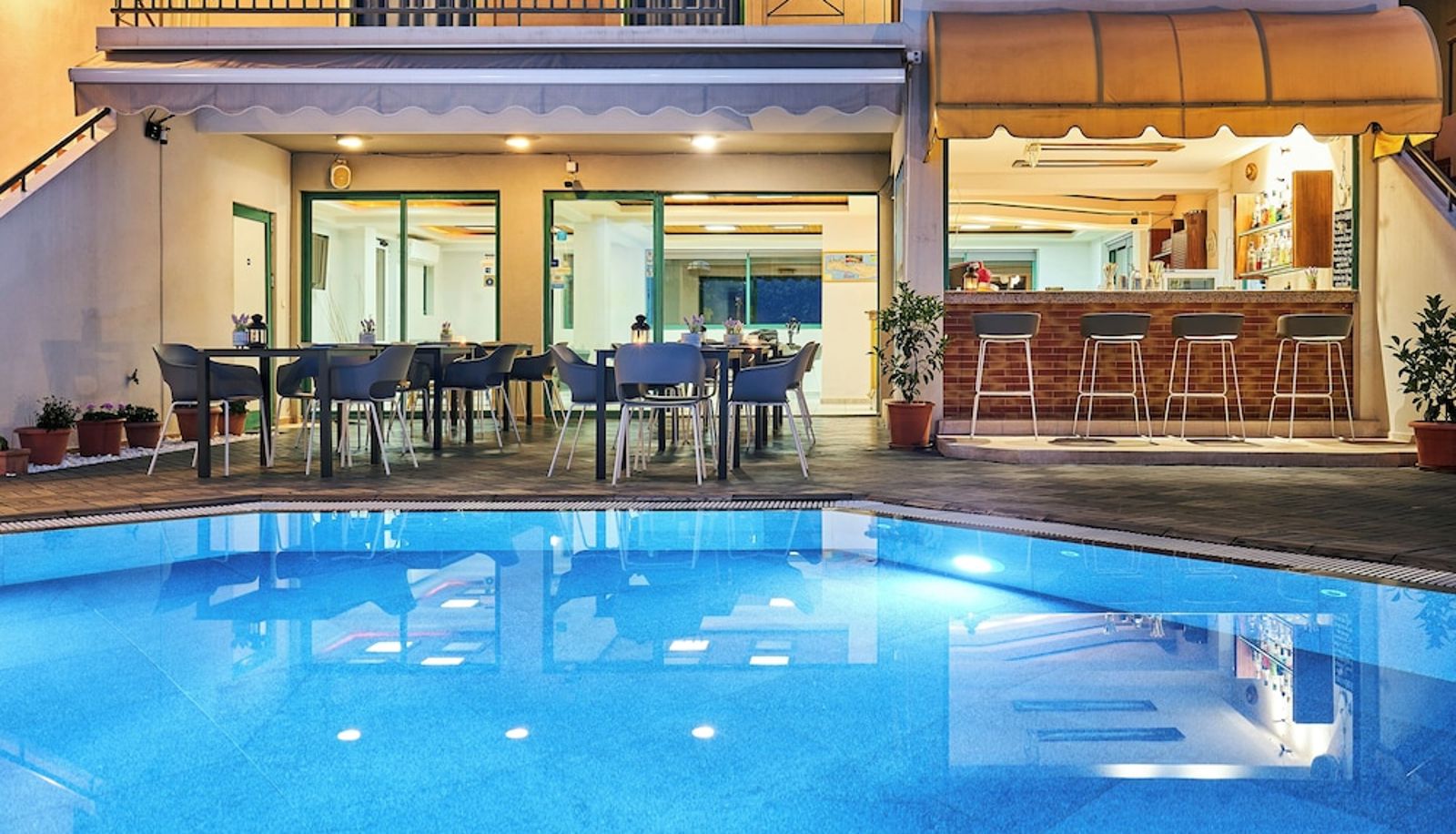 Pool - Bella Vista Hotel by Checkin