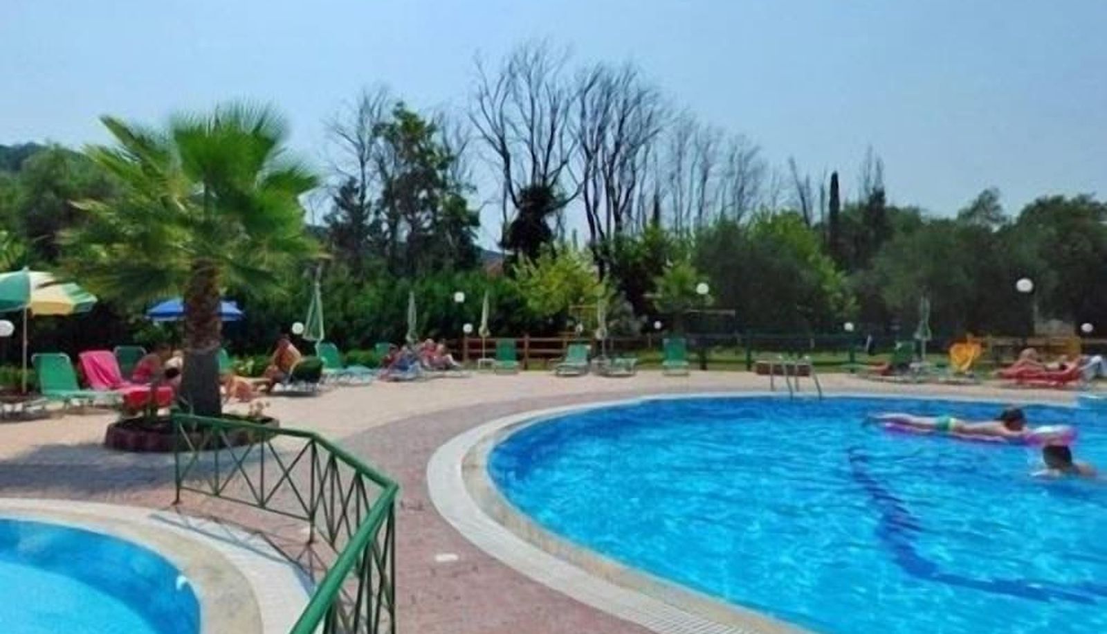 Zwembad - Damia Hotel