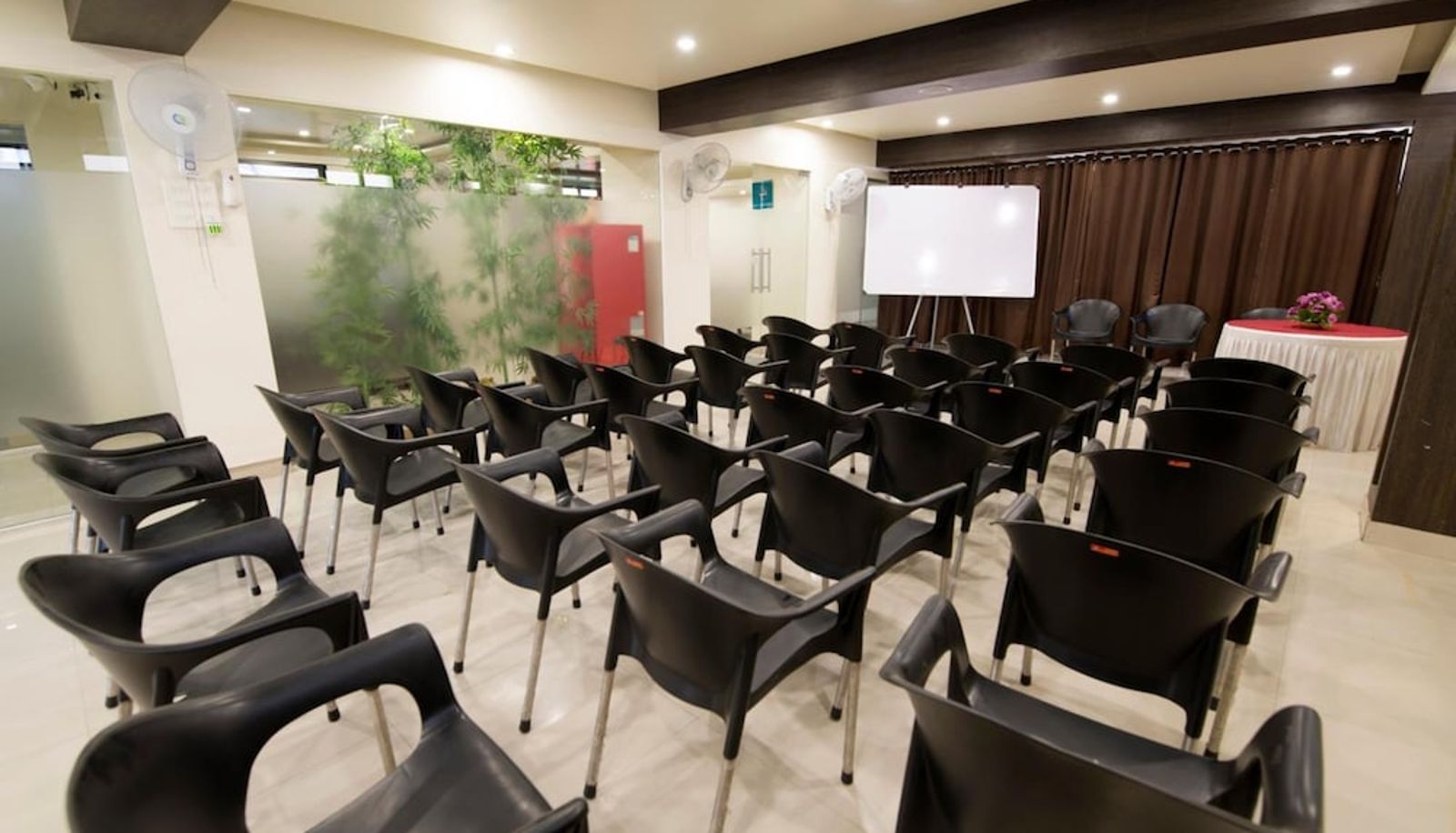Meeting room - Suresh Inn