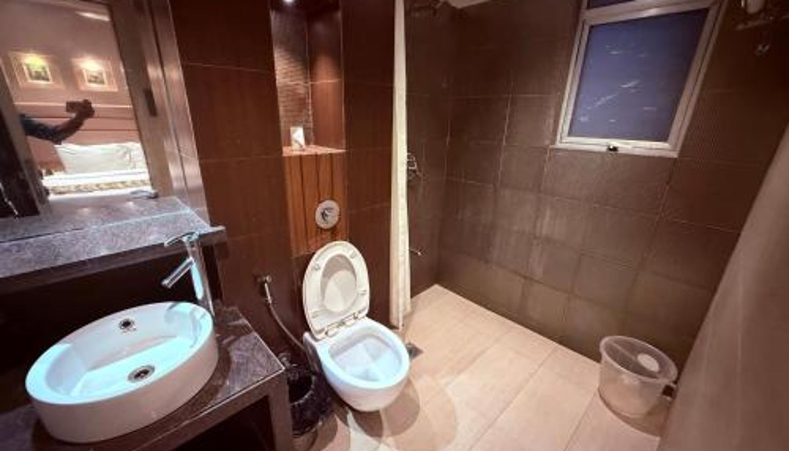 Badezimmer - HOTEL VARISHTTA Kopar Khairane