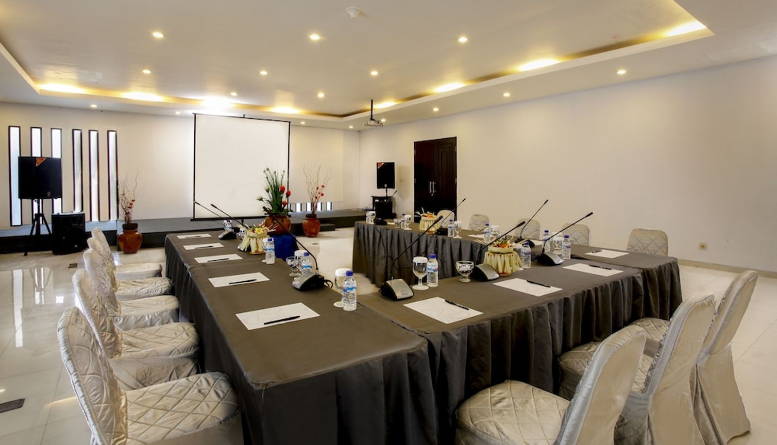 Meeting room - The Radiant Hotel