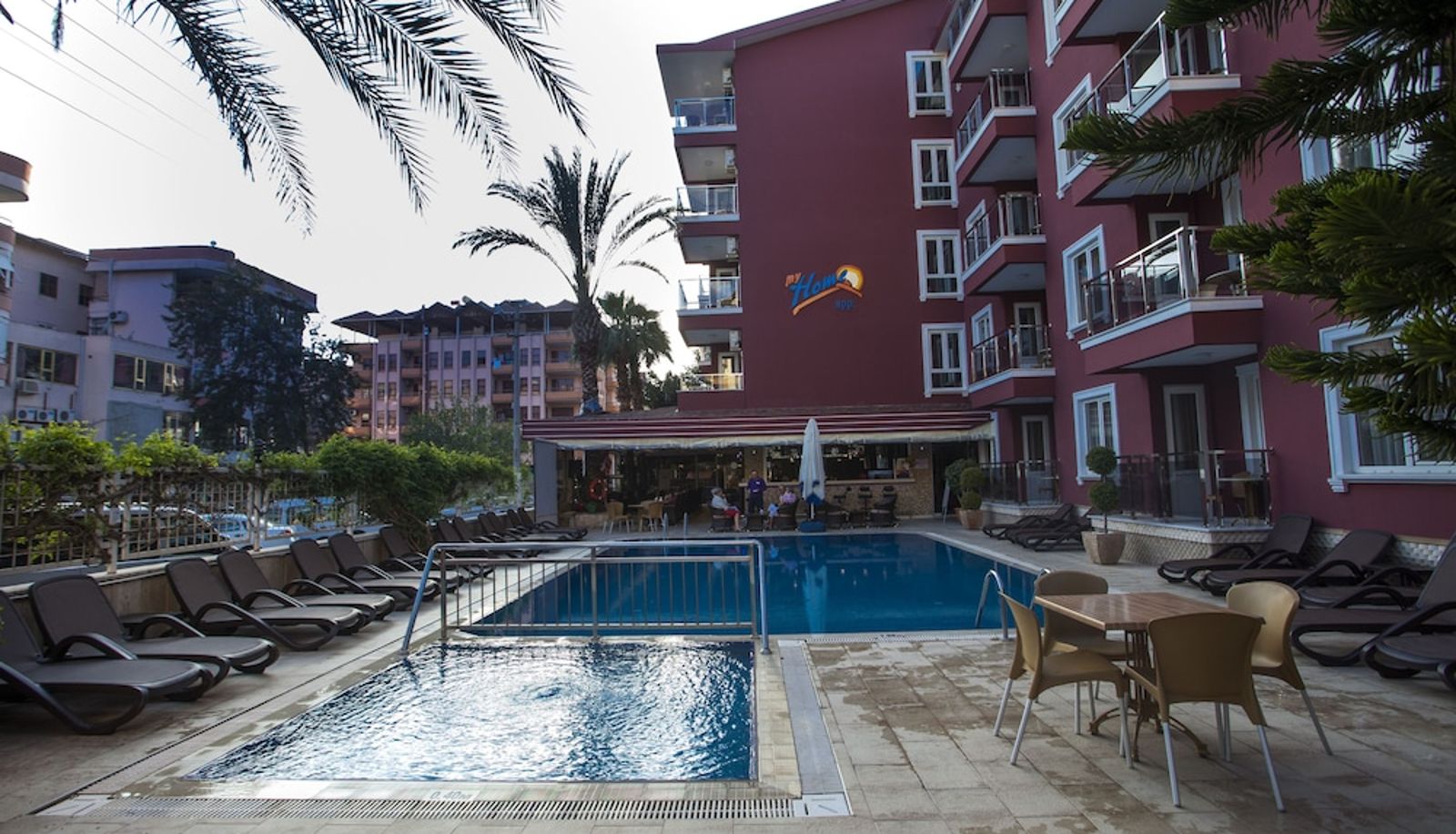 Piscine - My Home Apart Hotel