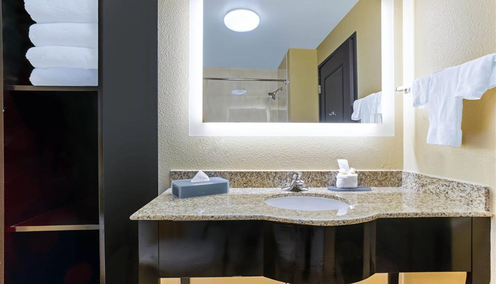 Zimmer - La Quinta Inn & Suites by Wyndham Denver Gateway Park
