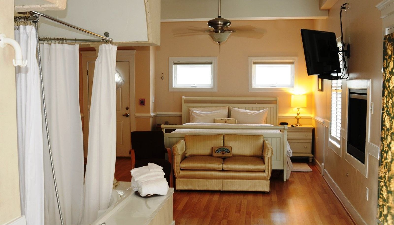 Zimmer - ACORN HILL LODGE