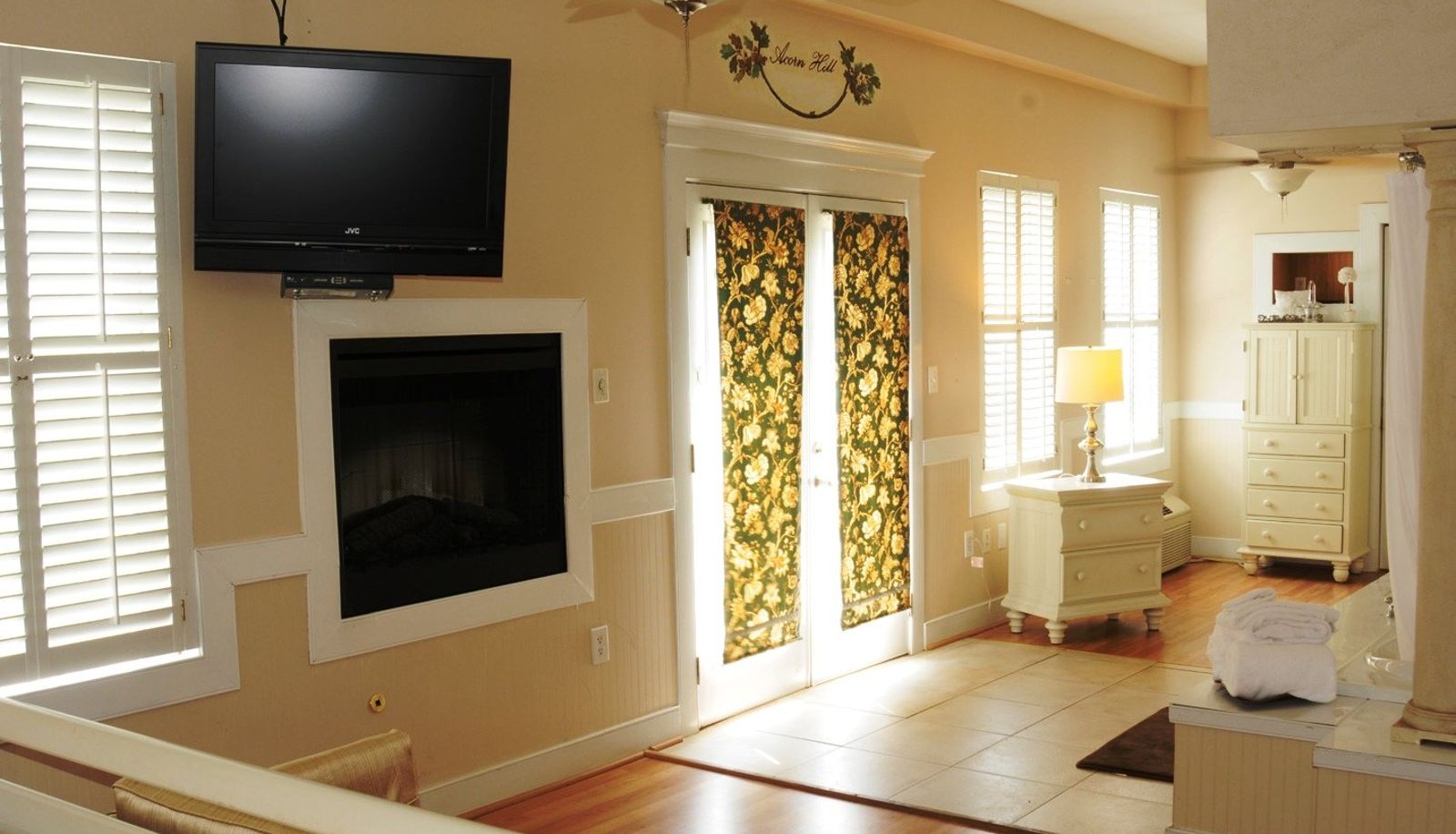 Room - ACORN HILL LODGE