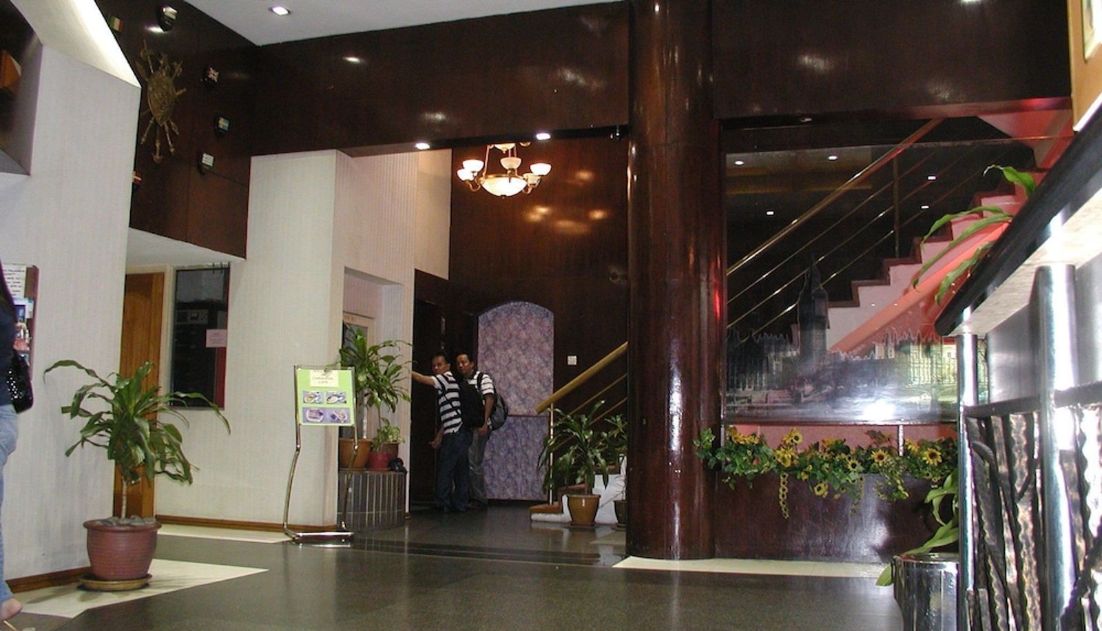 Hall - Cardogan Hotel