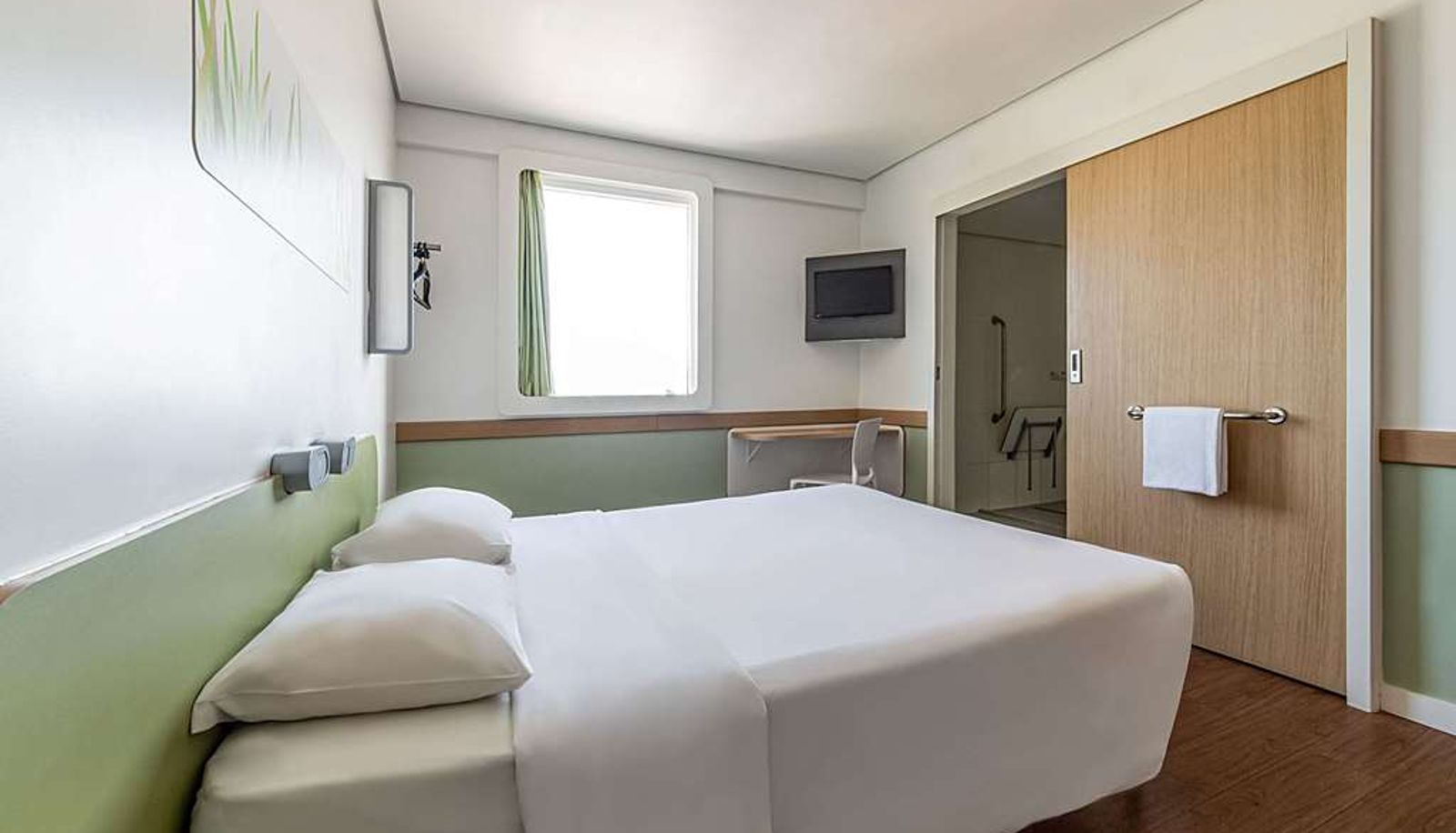 Zimmer - ibis budget Belfast City Centre
