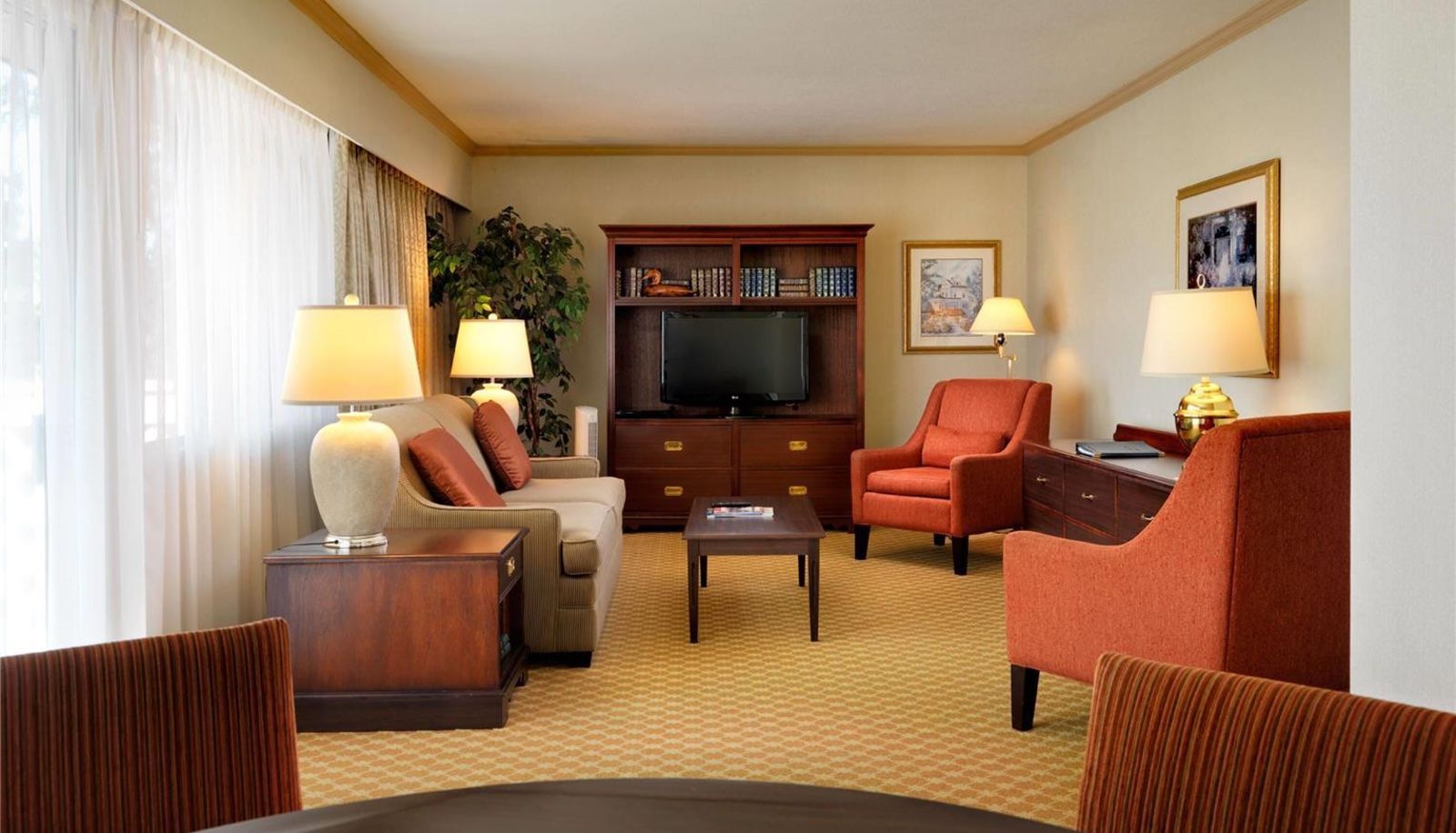 Zimmer - Trademark Collection by Wyndham Royal Scot Hotel & Suites