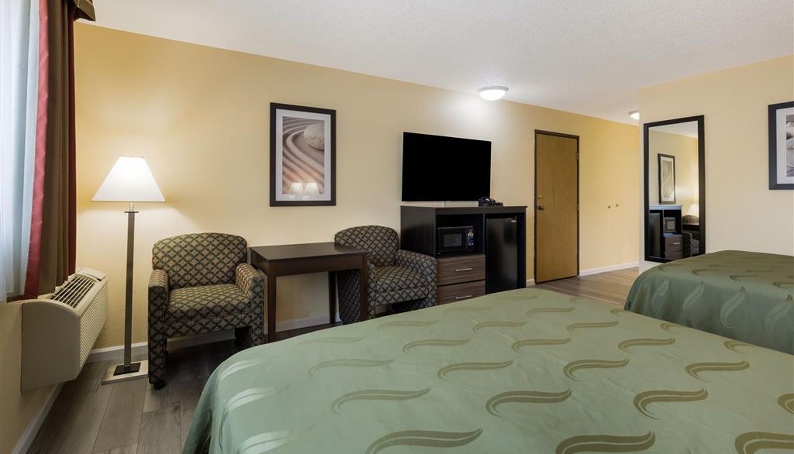 Room - Quality Inn & Suites Medford Airport