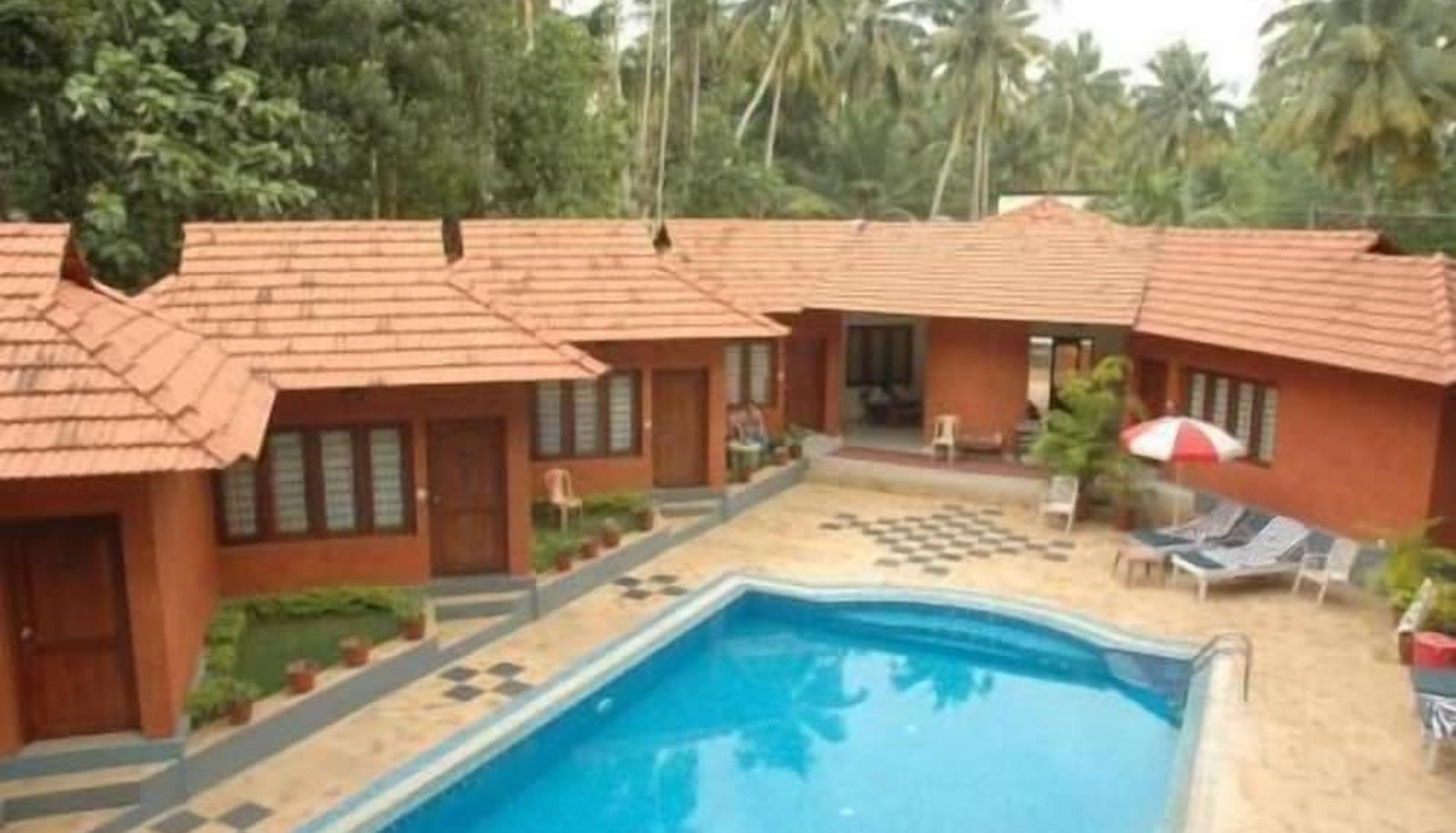 Piscina - Deshadan Cliff and Beach Resort