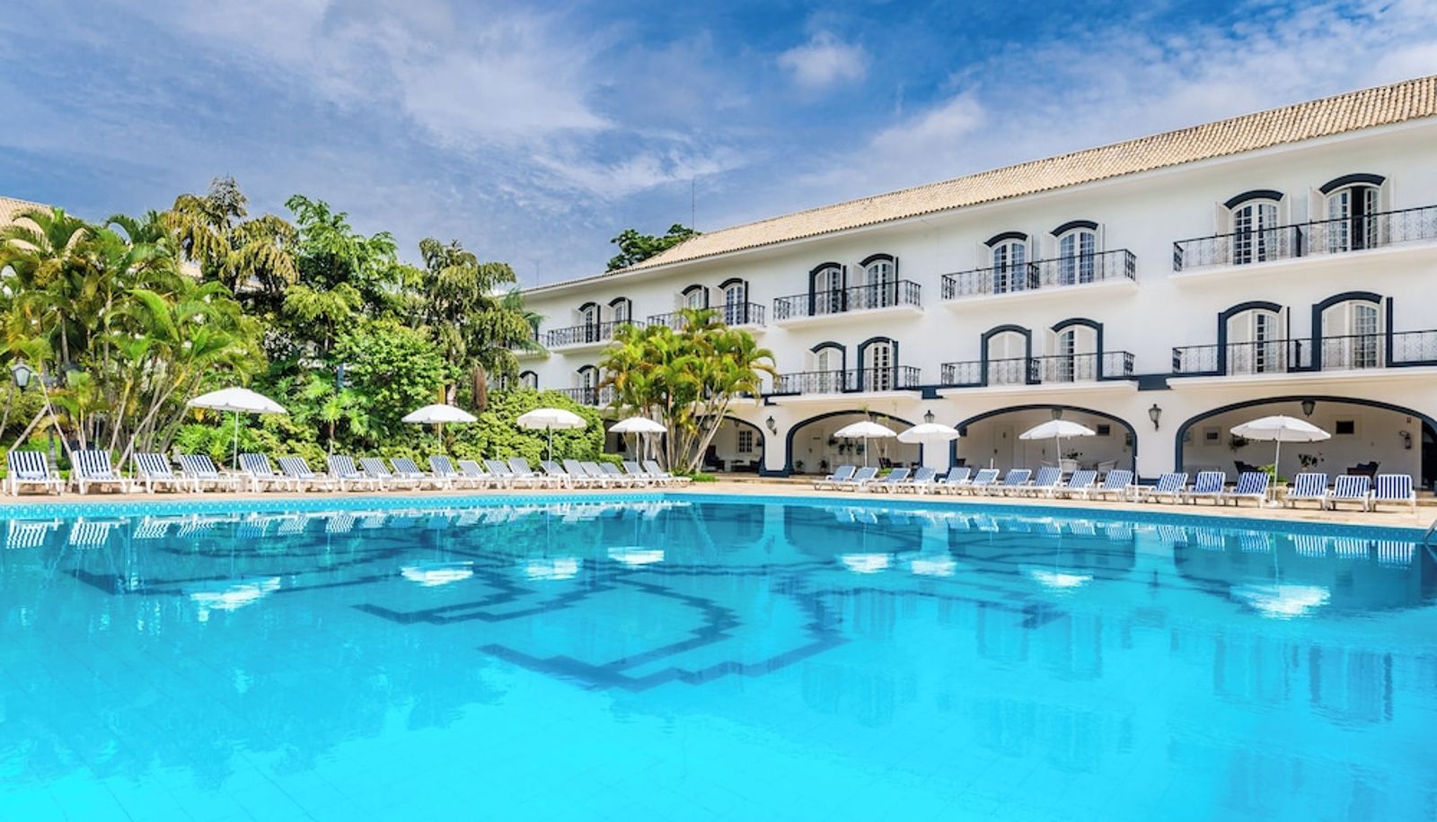 Pool - San Raphael Country Hotel