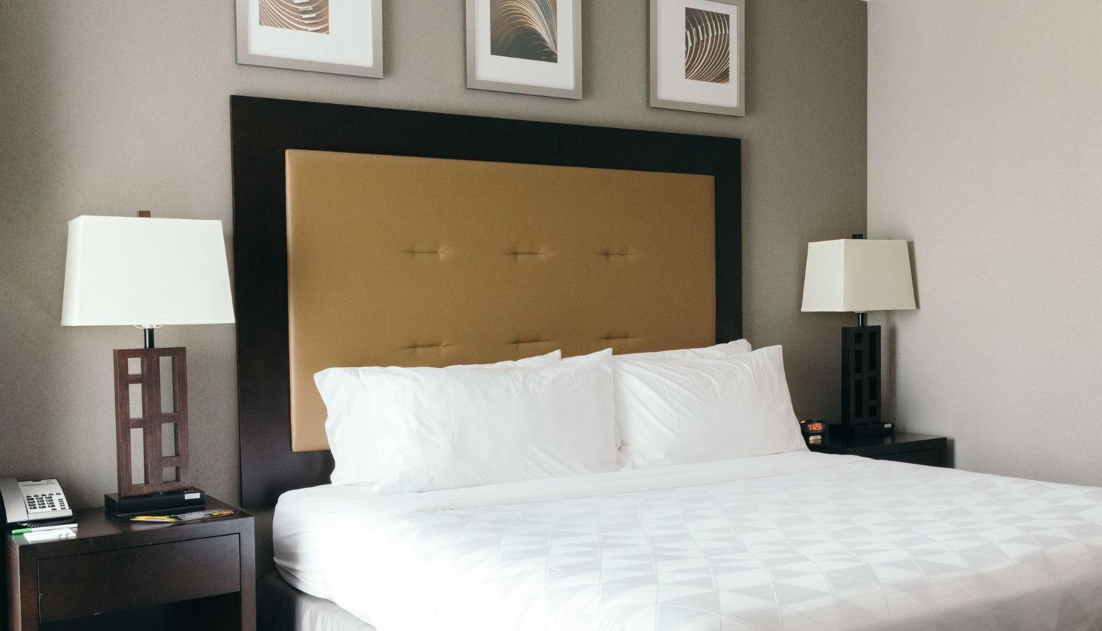 Room - Holiday Inn & Suites EAST PEORIA by IHG