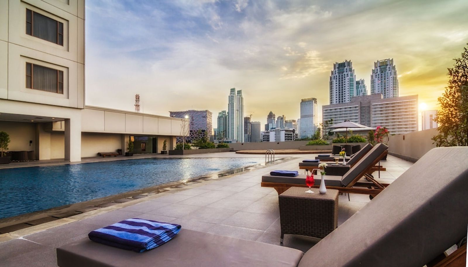 Piscina - Royal Kuningan Hotel