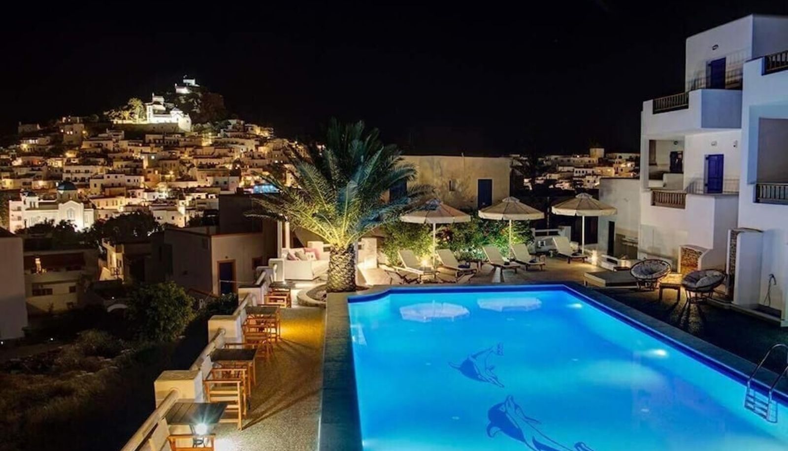 Pool - Avanti Hotel