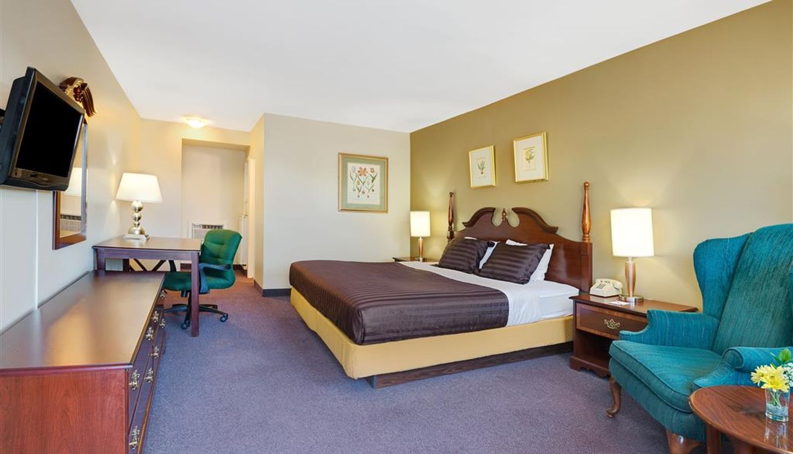 Room - Howard Johnson by Wyndham Lindsay