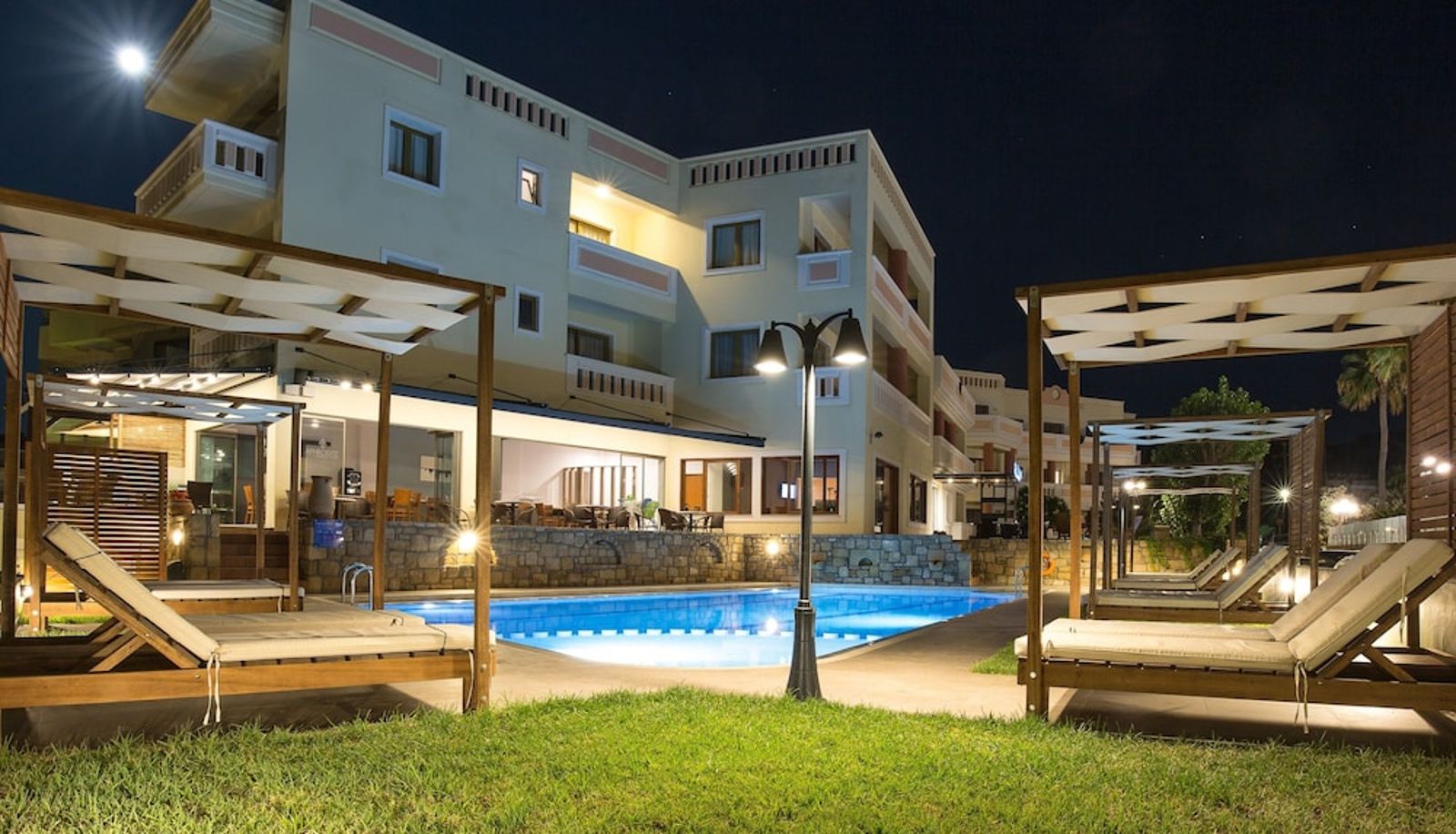 Basen - Aphrodite Beach