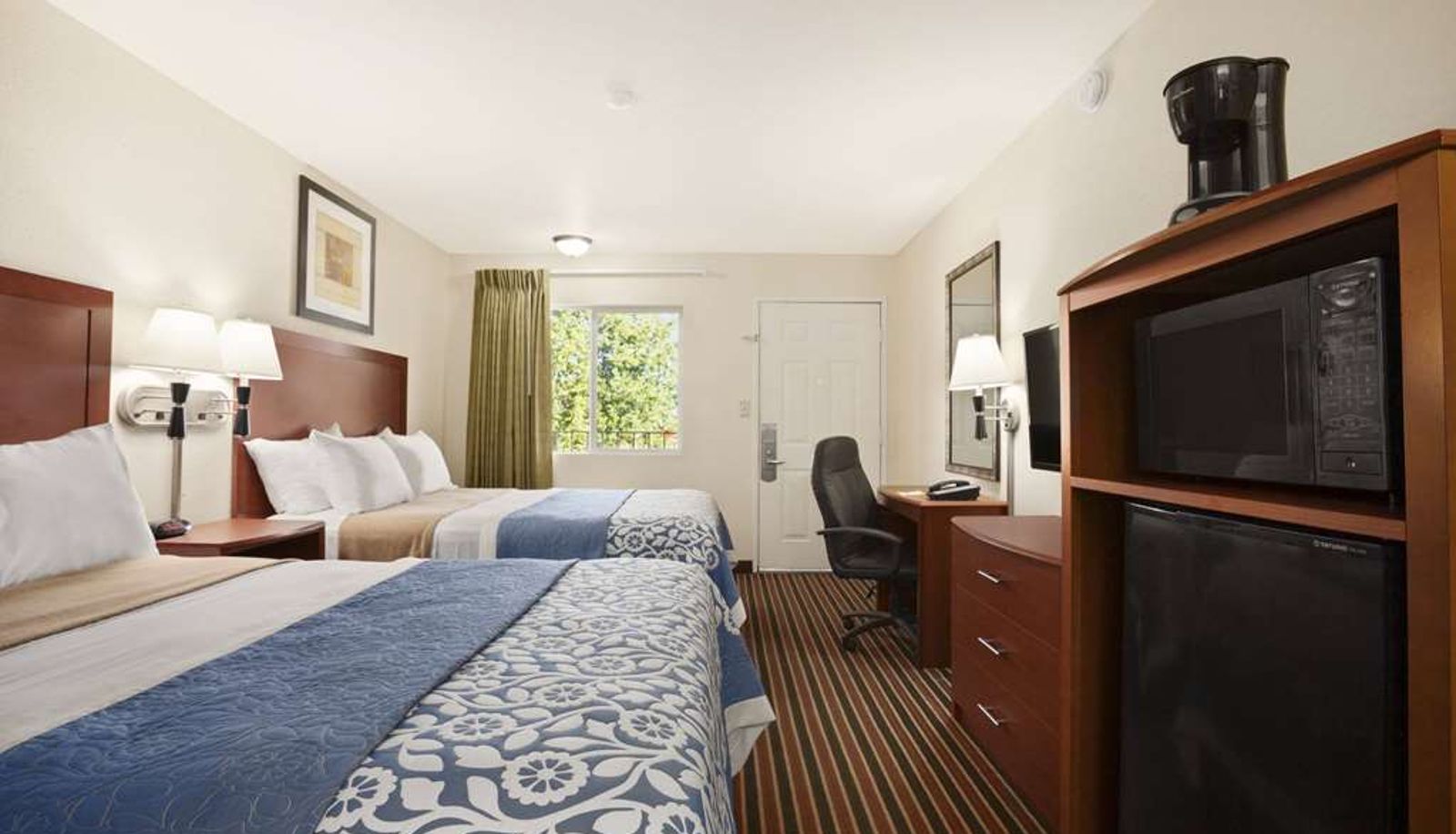 Room - Days Inn by Wyndham Champaign/Urbana