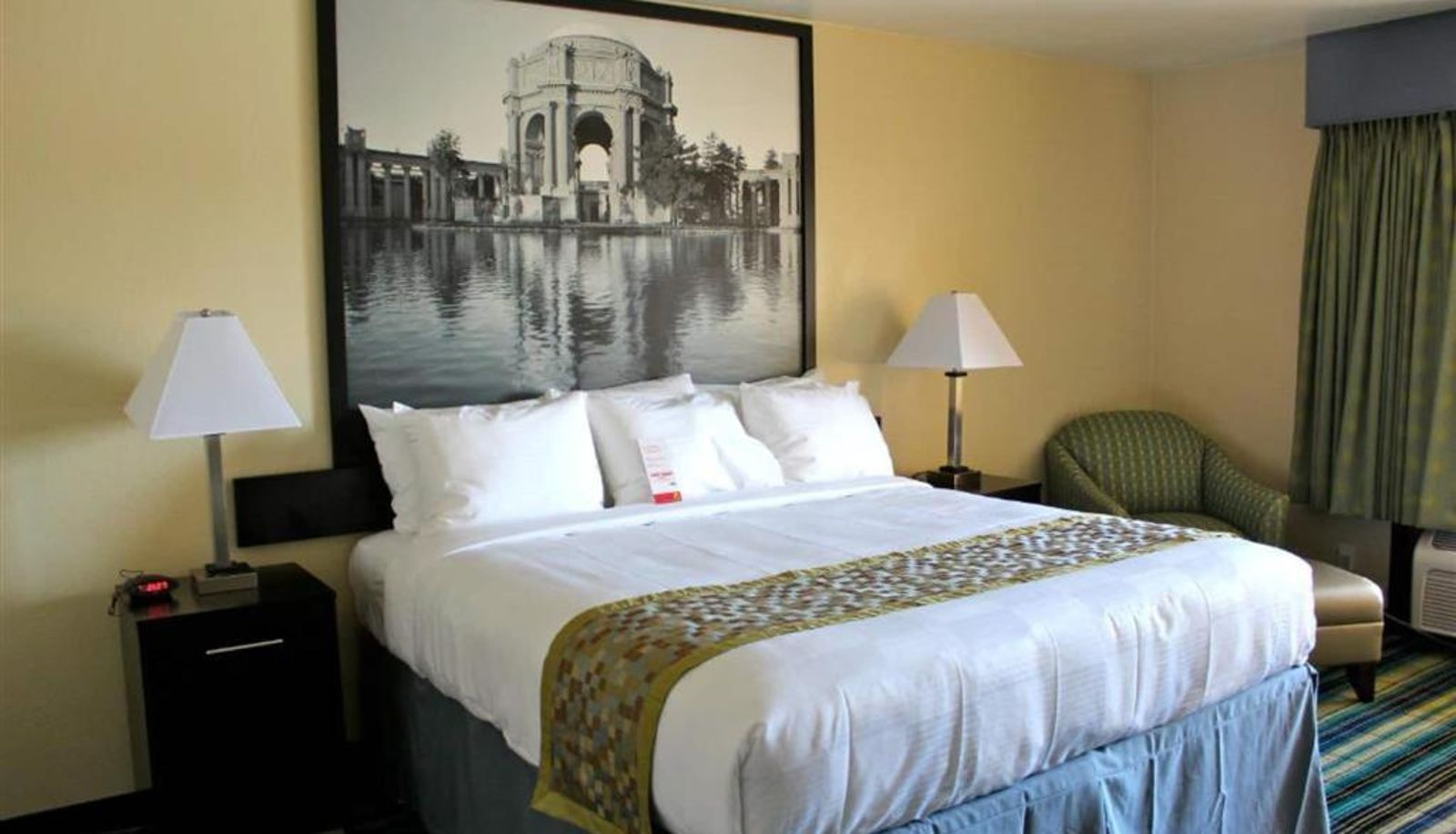 Room - Super 8 by Wyndham Vallejo/Napa Valley