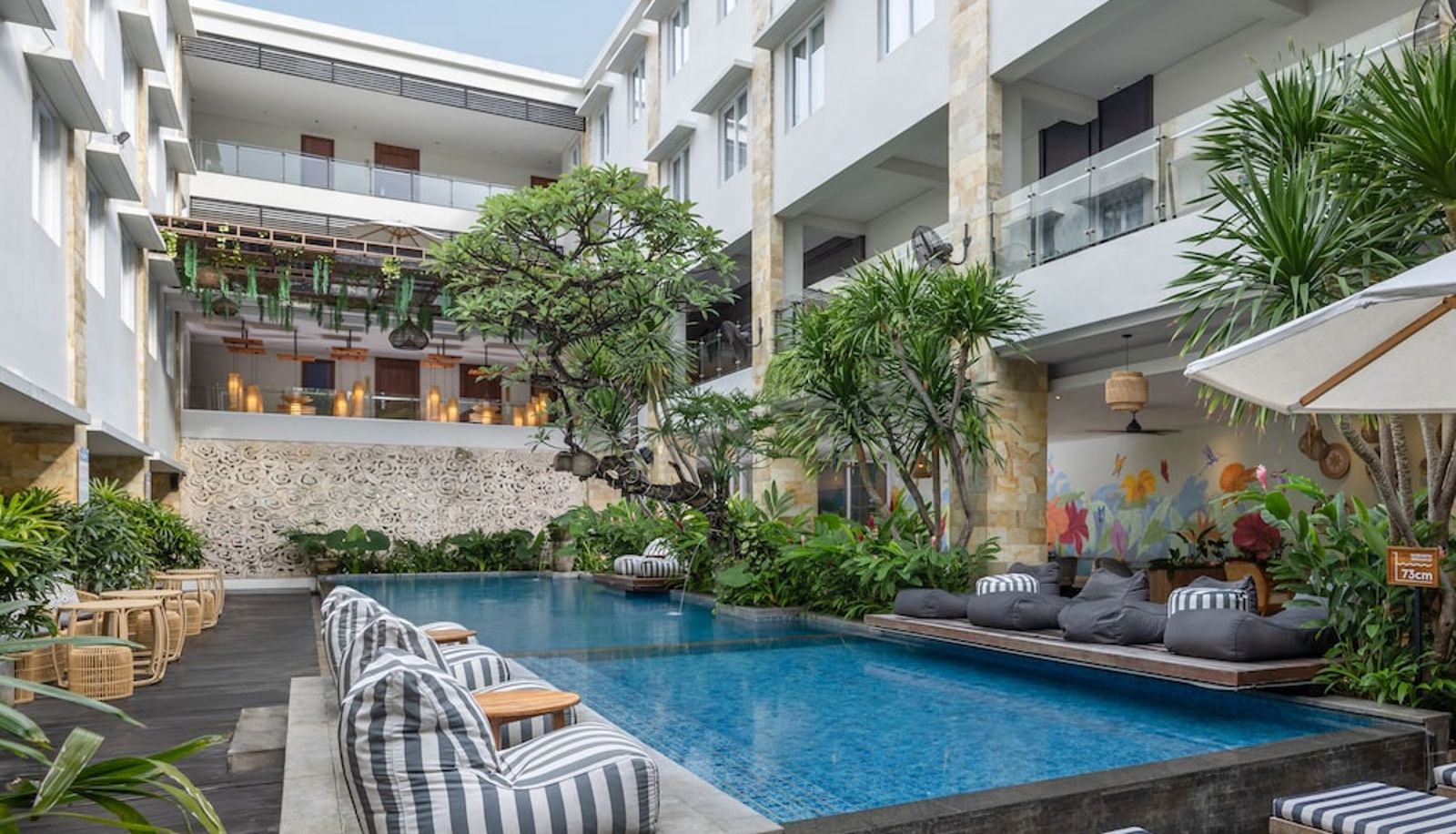Basen - Crystalkuta Hotel - Bali