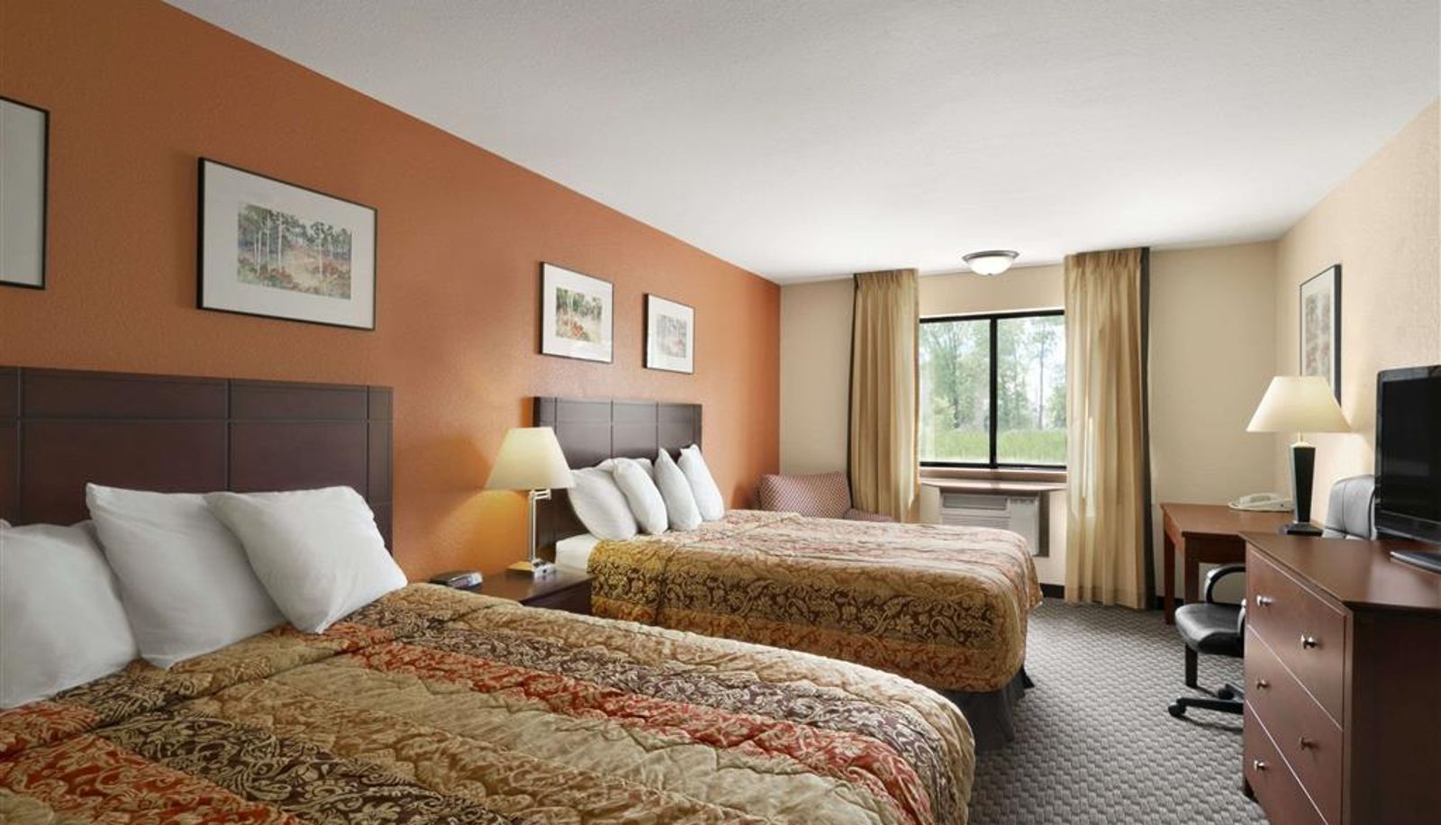 Room - Days Inn & Suites by Wyndham Stevens Point
