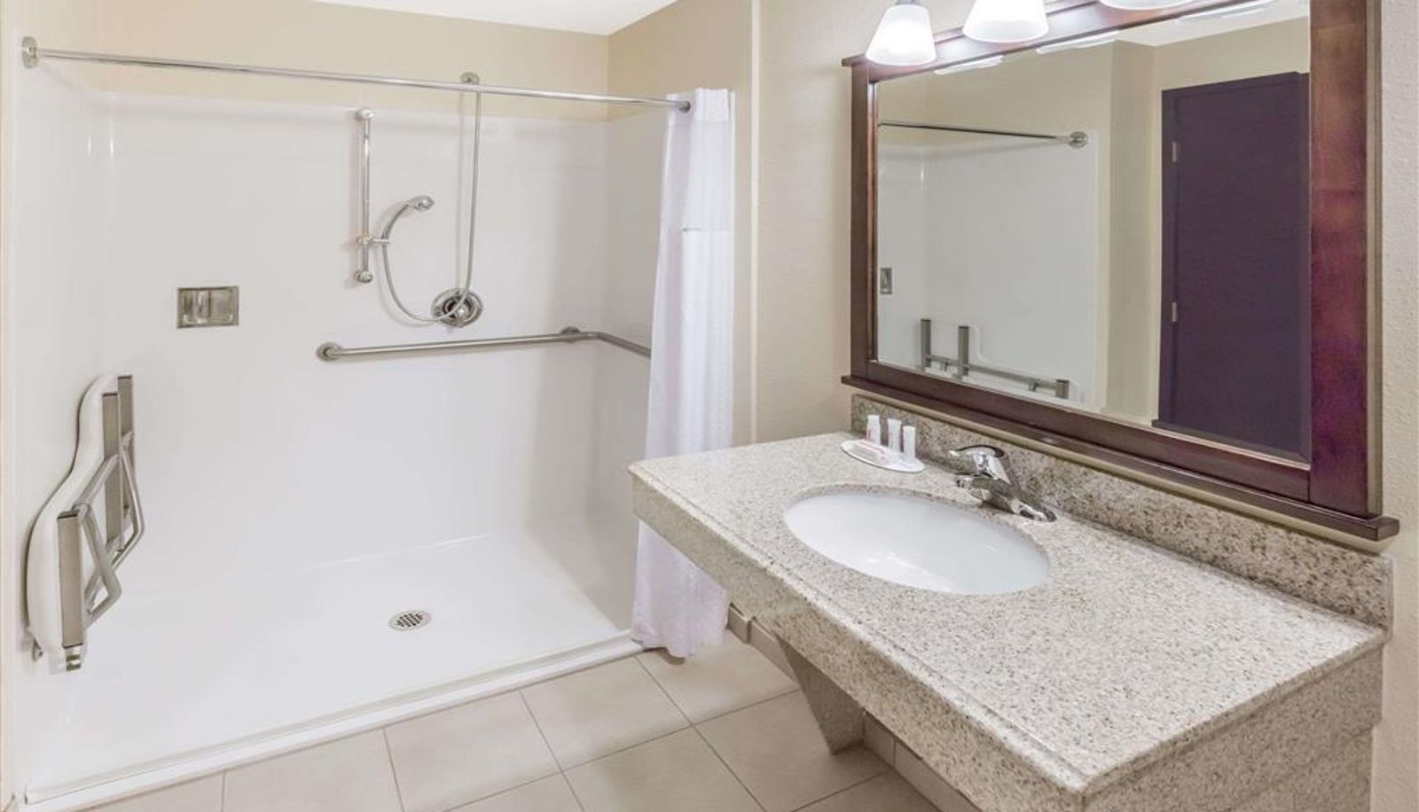 Zimmer - Travelodge by Wyndham Newport