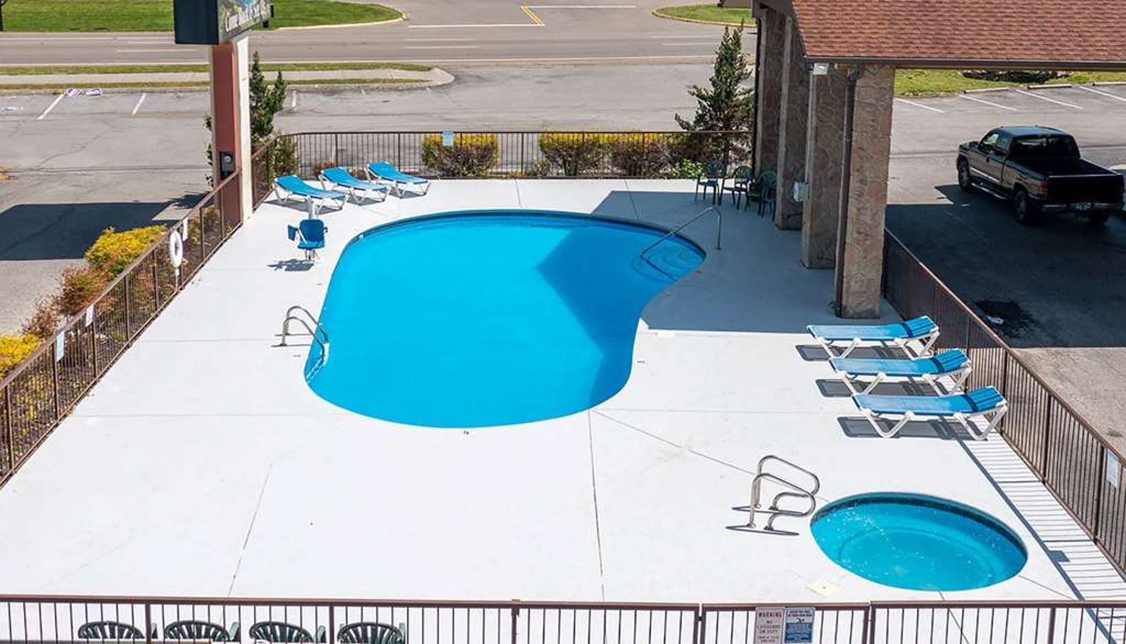 Pool - Days Inn By Wyndham Pigeon Forge South