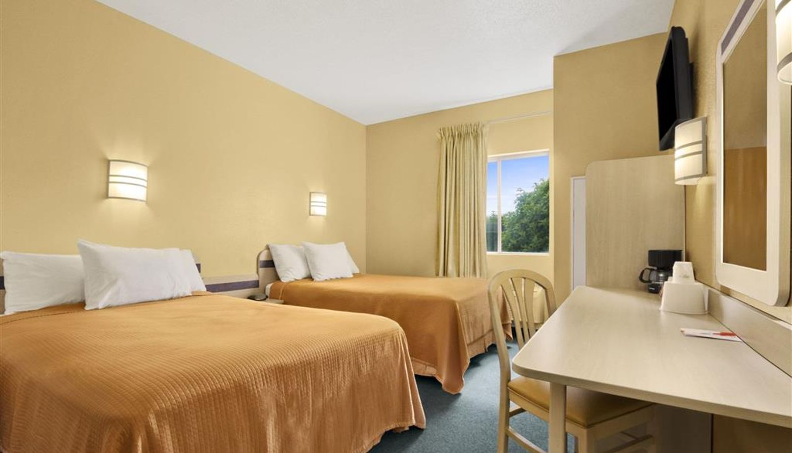 Zimmer - Howard Johnson by Wyndham Tifton GA I-75