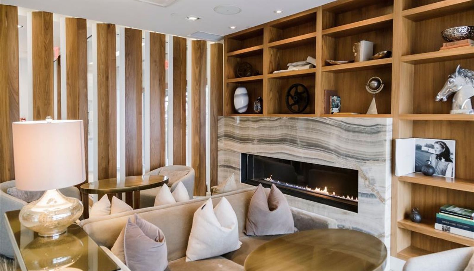 Interior view - The James Hotel Saskatoon