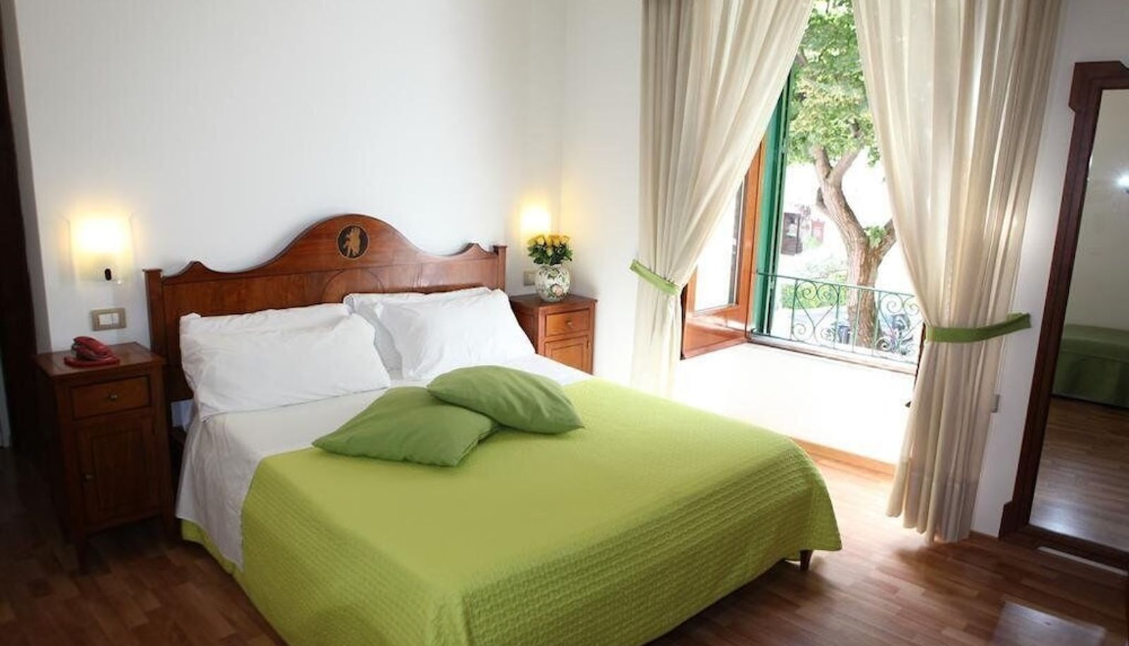 Info - La Magnolia Hotel Sorrento