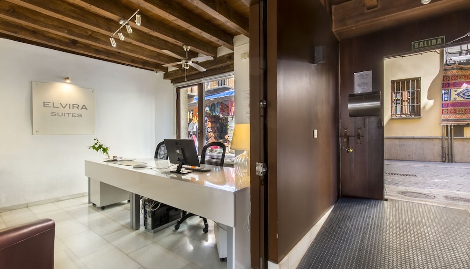Hall - Elvira Suites Apartamentos