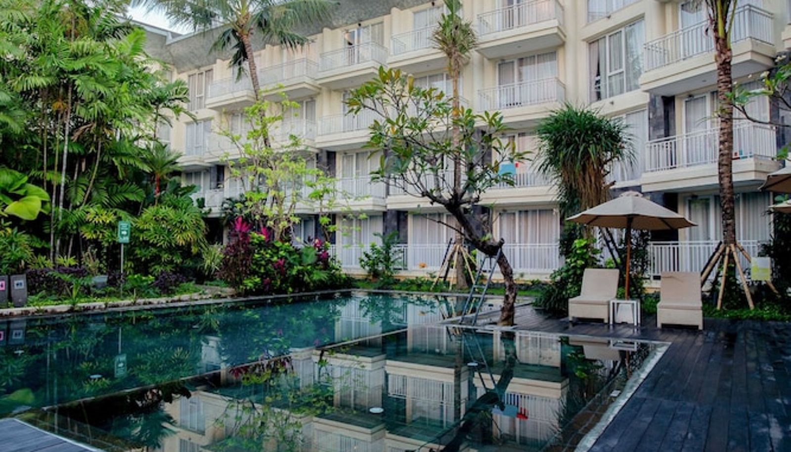 Pool - THE 1O1 Bali Fontana Seminyak