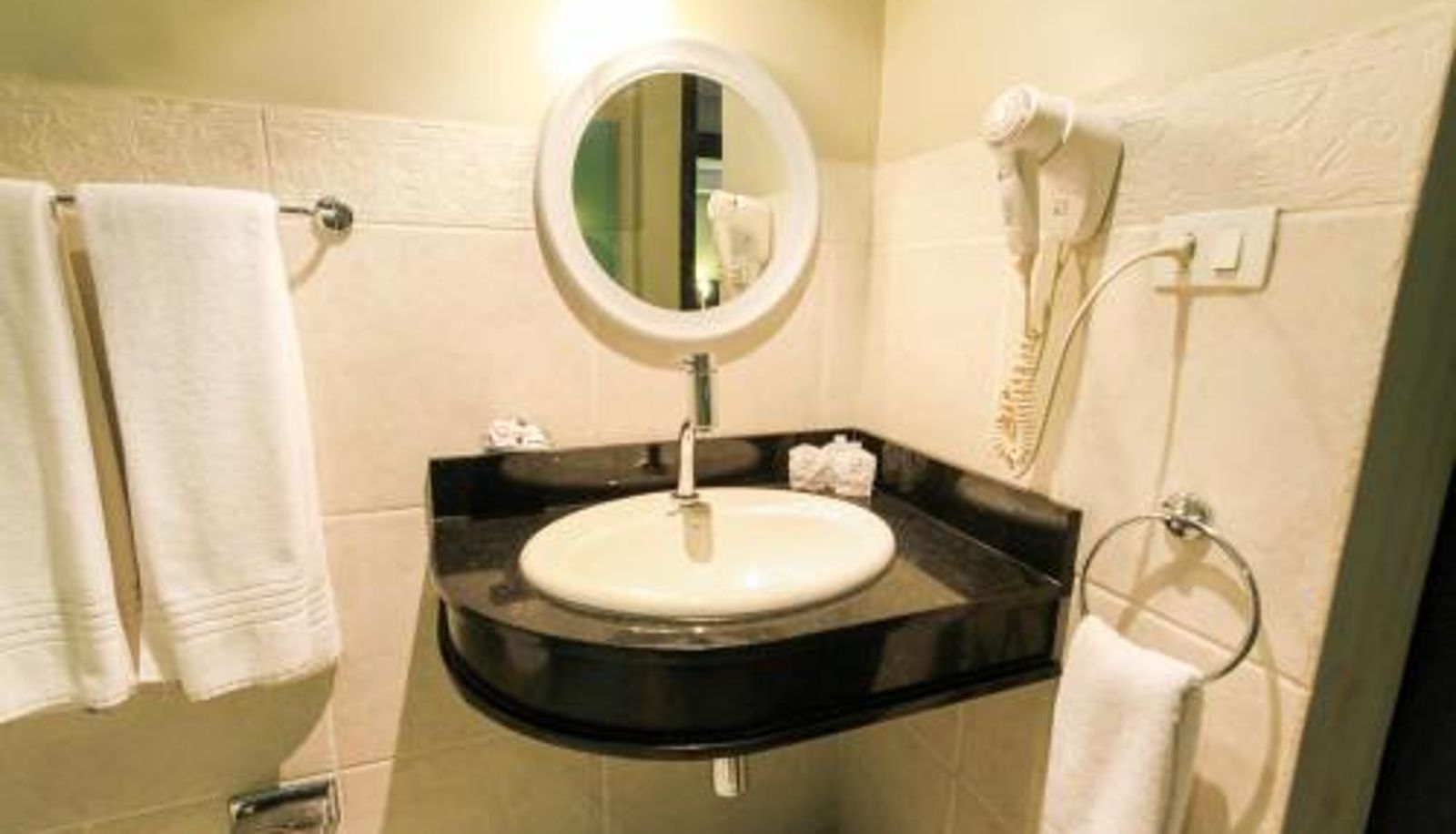 Dreibettzimmer - Hotel Plaza Apolo