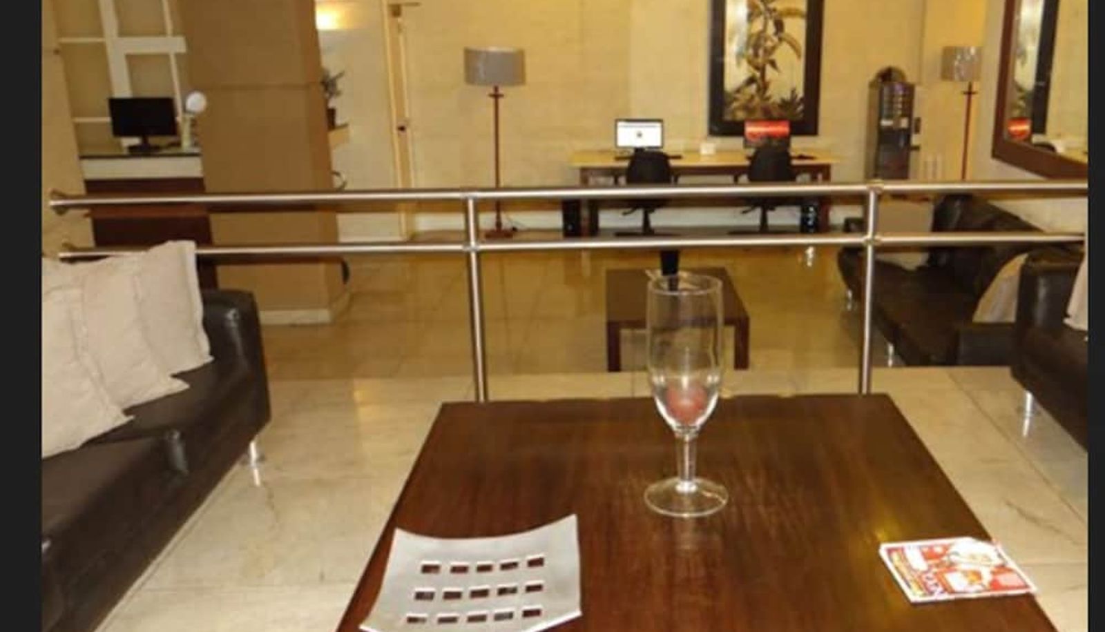 Hal - Diamond Hotel