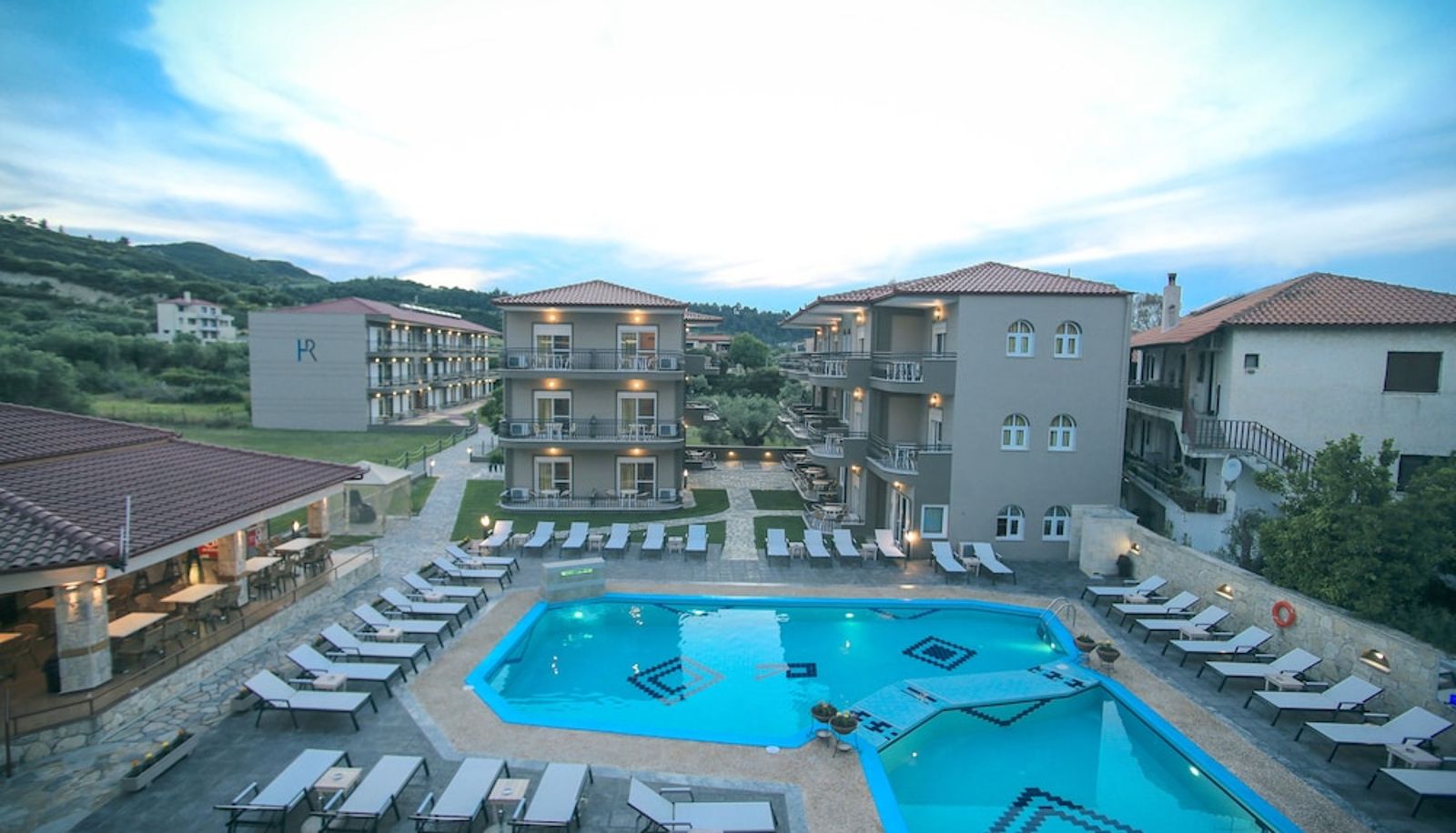 Basen - Royal Hotel and Suites