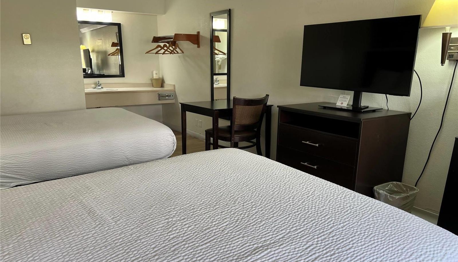 Room - Days Inn by Wyndham Overland Park/Metcalf/Convention Center