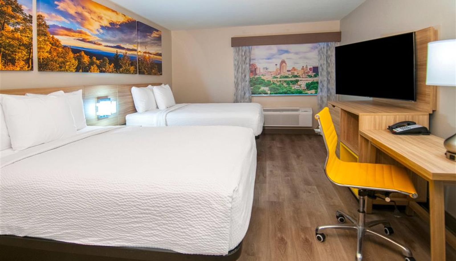 Room - Days Inn & Suites by Wyndham San Antonio North/Stone Oak