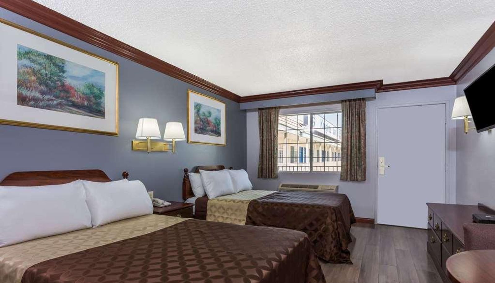Quadruple room - KNIGHTS INN BIG BEAR LAKE