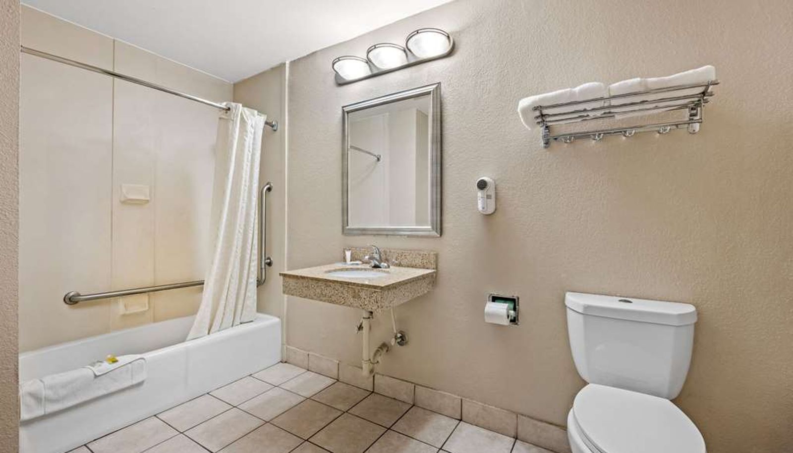 Room - Super 8 by Wyndham Garysburg/Roanoke Rapids