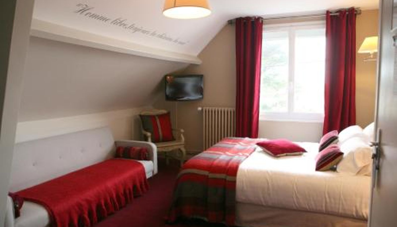 Dreibettzimmer - Cit'Hotel La Villa Julia